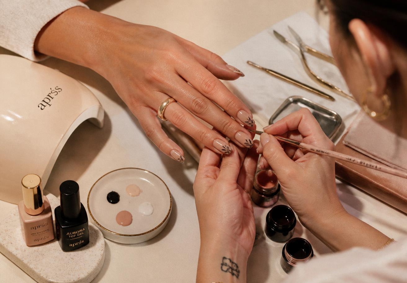 Unhas — Gel, alongamento e nail art
